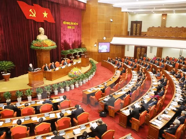 Deuxième journée de travail du 4e Plénum du CC du PCV ảnh 1