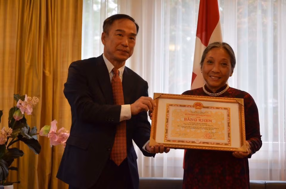 Deux personnes représentatives de l’amitié Suisse-Vietnam ảnh 2