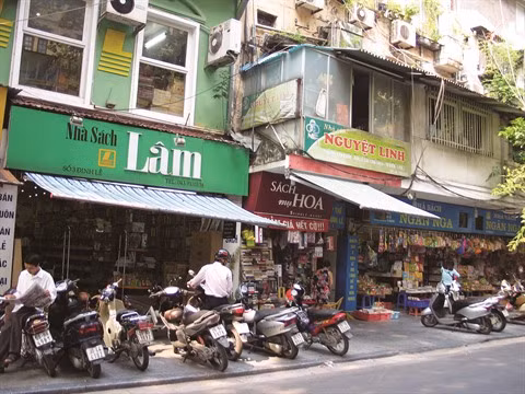 La rue Dinh Lê, bastion du livre à Hanoï ảnh 1