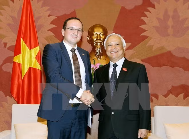 Renforcement des échanges parlementaires Vietnam-Roumanie ảnh 1