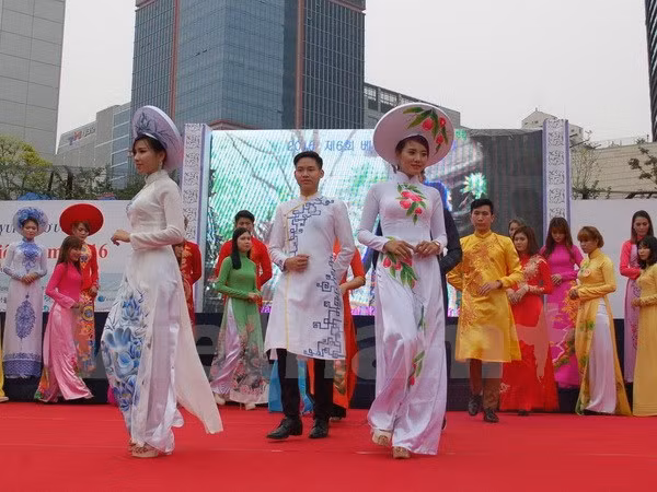Le 6e Festival de la culture vietnamienne et la Journée vietnamienne du travail en R. de Corée ảnh 1 Le 6e Festival de la culture vietnamienne et la Journée vietnamienne du travail en R. de Corée ảnh 1