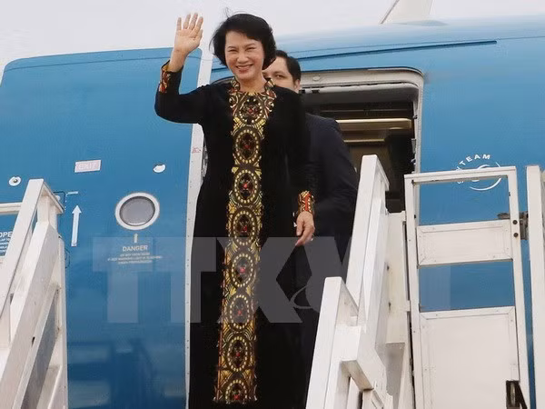 La présidente de de l’Assemblée nationale termine sa tournée au Laos, au Cambodge et au Myanmar ảnh 1