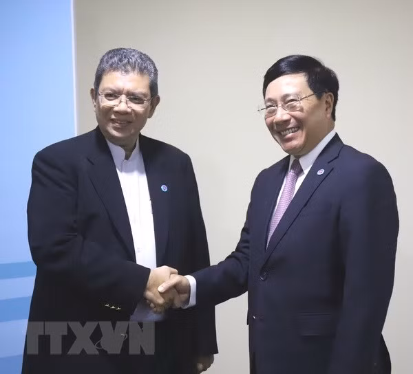 Le vice-PM Pham Binh Minh rencontre ses homologues en marge de l'AMM-51 ảnh 4