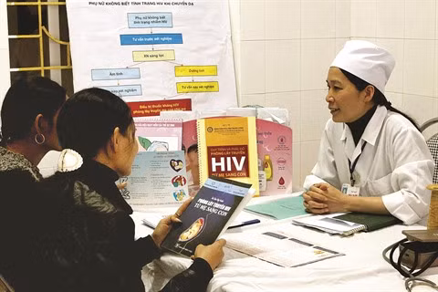 Thanh Hoa cherche à éliminer la transmission du VIH mère-enfant ảnh 1