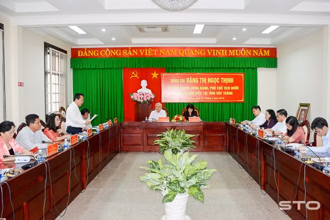 La vice-présidente Dang Thi Ngoc Thinh en visite de travail à Soc Trang ảnh 1