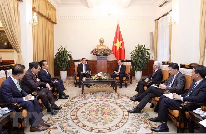 Le vice-PM Pham Binh Minh reçoit le consul général honoraire du Vietnam en R. de Corée ảnh 1