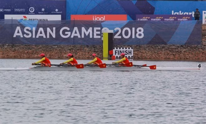 ASIAD 2018: les rameurs remportent la première médaille d'or pour le Vietnam ảnh 1