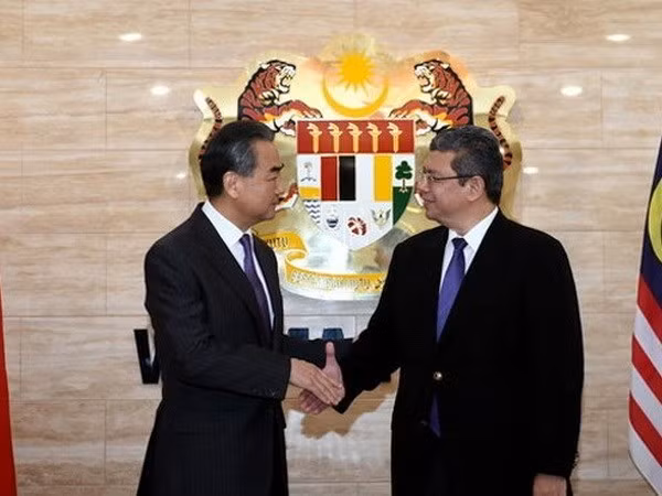 Les ministres des AE de Chine, des États-Unis et d'Australie en visite en Malaisie ảnh 1