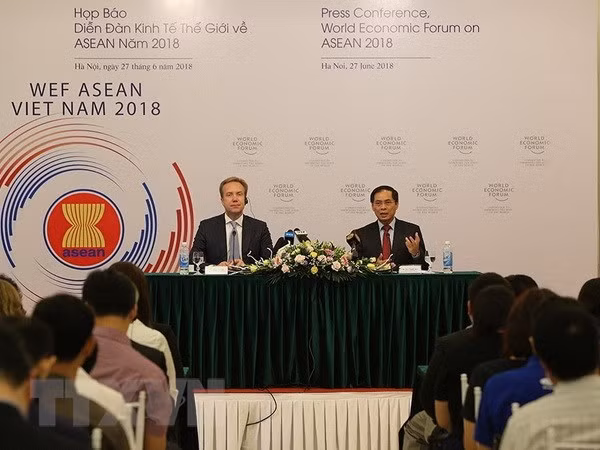 Pham Binh Minh demande d’achever les préparatifs du WEF ASEAN 2018 ảnh 1