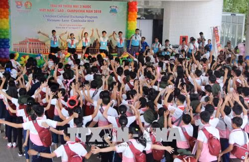 Clôture du camp d'été pour enfants vietnamiens, laotiens et cambodgiens ảnh 1