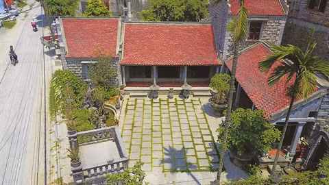 À Ninh Binh, une maison en pierre centenaire qui ne laisse pas de marbre ảnh 1