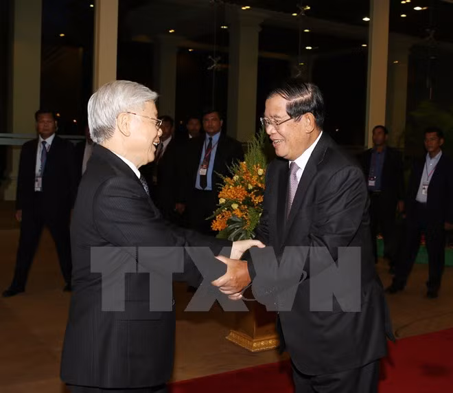 Hun Sen pour l’intensification de l’amitié et de la coopération Vietnam - Cambodge ảnh 1