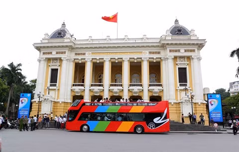 Découvrez le meilleur de la capitale vietnamienne en bus à impériale ảnh 1