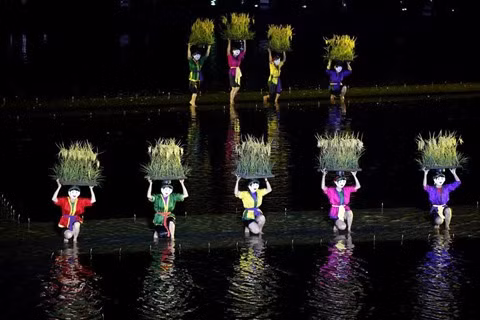 Des marionnettes sur l’eau ouvrent la porte à toute la fantaisie ảnh 1