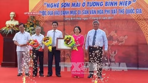 Binh Duong : l’artisanat de la laque est reconnu en tant que patrimoine immatériel national ảnh 1 Binh Duong : l’artisanat de la laque est reconnu en tant que patrimoine immatériel national ảnh 1