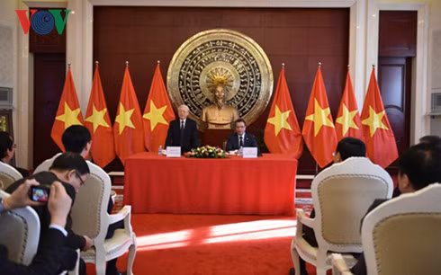 Le leader du PCV se rend à l'ambassade du Vietnam à Pékin ảnh 1