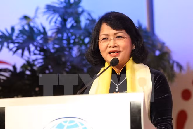 Le Vietnam au 26e Sommet mondial des femmes à Varsovie ảnh 1