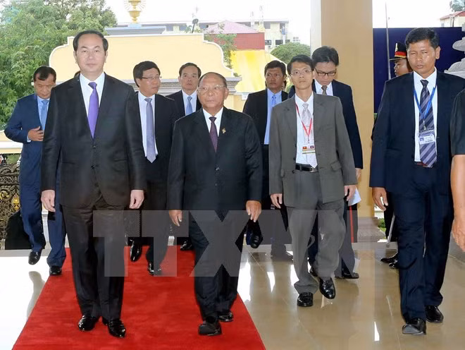 Le président du Vietnam rencontre des dirigeants cambodgiens ảnh 2