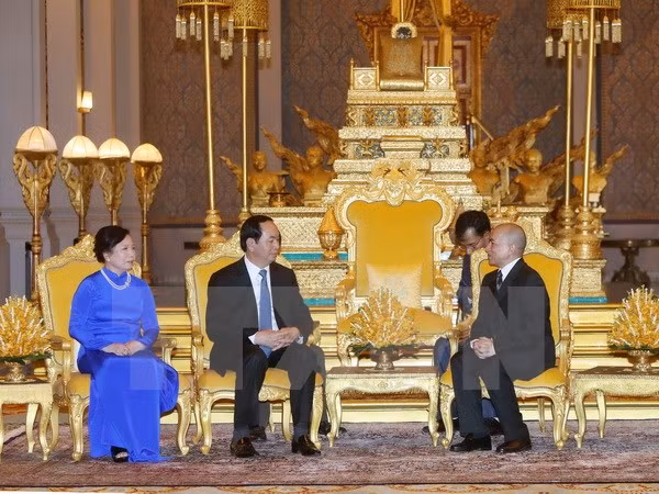 Le Vietnam et le Cambodge resserrent leurs relations ảnh 1