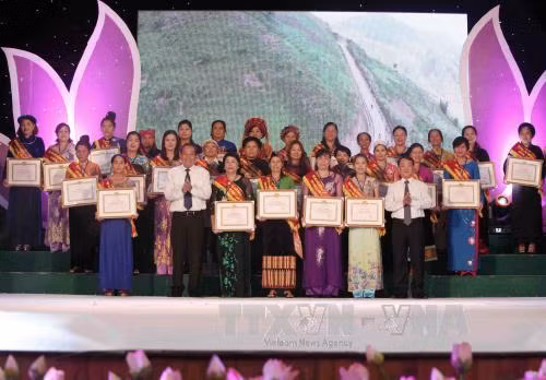 Hommage aux femmes d'affaires exemplaires du Tay Bac ảnh 1