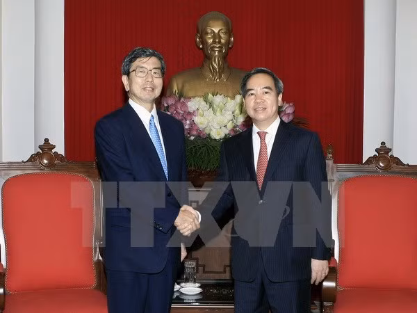 Des responsables vietnamiens rencontrent le président de la BAD ảnh 1