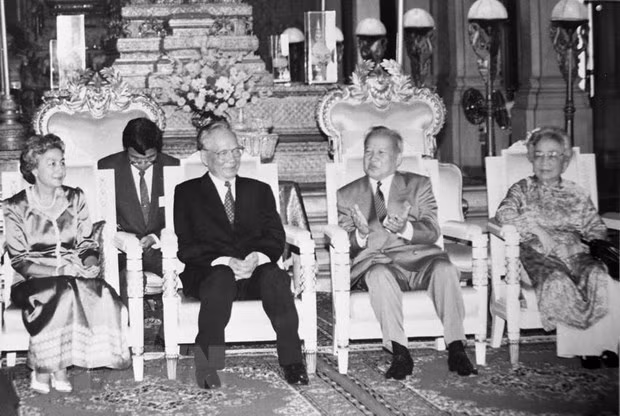 Le décès du général Lê Duc Anh suscite une vive émotion au Cambodge ảnh 2