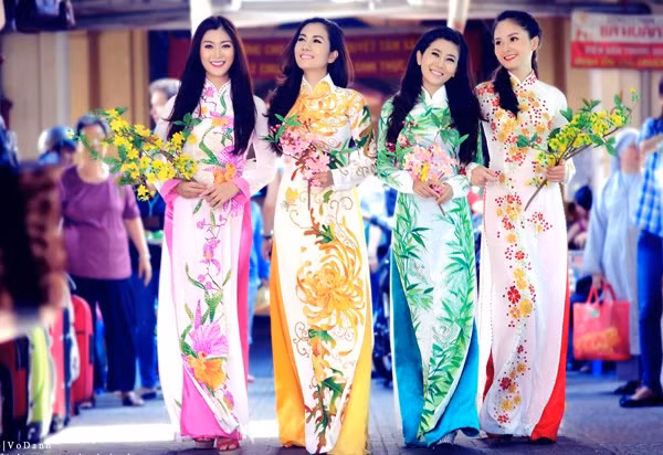 L’áo dài, entre tradition et modernité ảnh 1