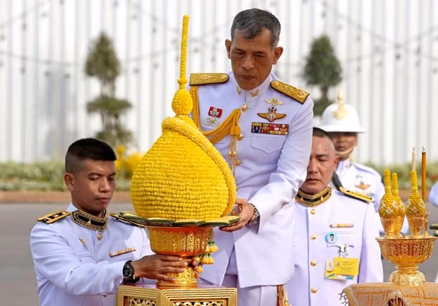 Maha Vajiralongkorn couronné roi de Thaïlande ảnh 1