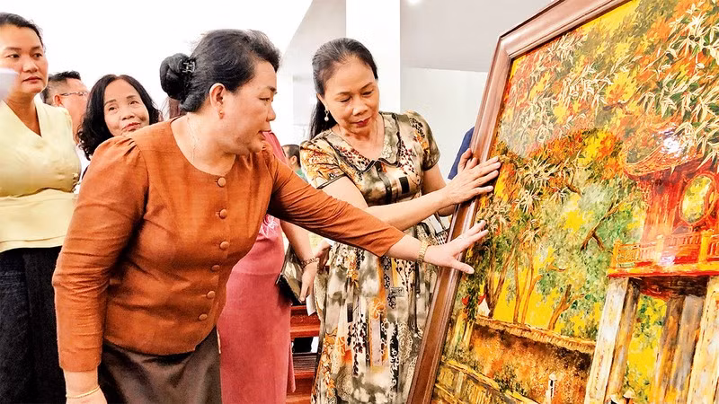Hanoï et Vientiane renforcent leurs échanges commerciaux ảnh 1