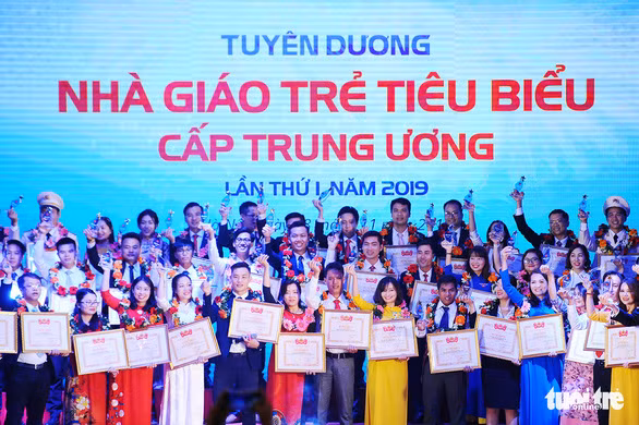 Distinction de 75 jeunes enseignants exemplaires ảnh 1 Distinction de 75 jeunes enseignants exemplaires ảnh 1