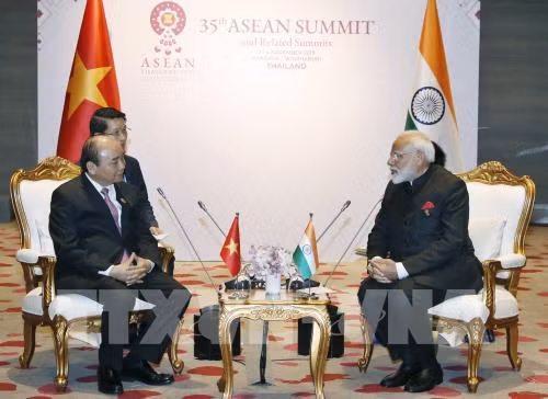 Le Premier ministre rencontre son homologue indien ảnh 1 Le Premier ministre rencontre son homologue indien ảnh 1