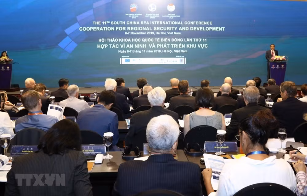 Ouverture d’un colloque international sur la mer Orientale à Hanoi ảnh 1