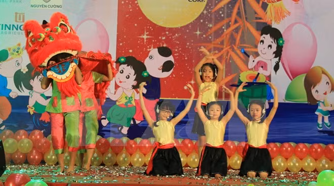 Fête de la mi-automne: Le chef de l'Etat s'adresse aux enfants ảnh 1