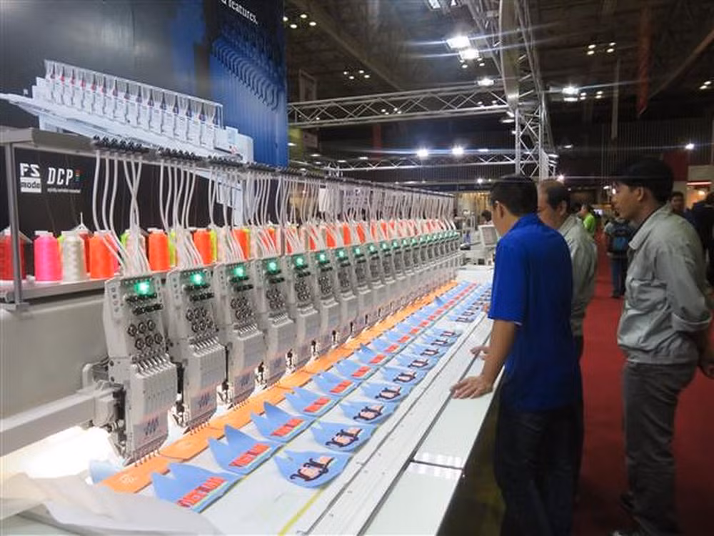 Textile : ouverture de l’exposition internationale HanoiTex 2018 ảnh 1