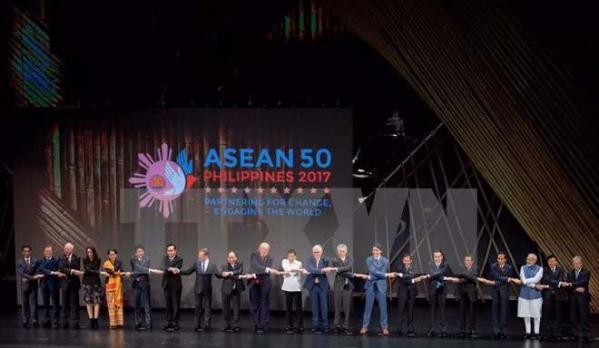 Les dirigeants de l’EAS soulignent l'importance du maintien de la paix en Mer Orientale ảnh 1