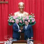 Le ministre Luong Tam Quang reçoit le secrétaire d'État adjoint américain Michael George DeSombre. Photo : VNA.