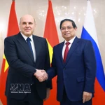 Le Premier ministre Pham Minh Chinh (à droite) et son homologue russe, Mikhaïl Michoustine. Photo: VNA