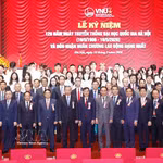 Le secrétaire général du Parti communiste du Vietnam et président du Vietnam, To Lam, participe à la cérémonie marquant le 120e anniversaire de l’Université nationale du Vietnam à Hanoï. Photo: VNA
