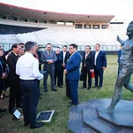 Le Premier ministre Pham Minh Chinh visite le club de football Vasco da Gama. Photo: VNA