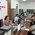 Au Centre de services administratifs publics de la commune de Ngoc Thien. Photo : VNA