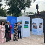 Délégués à l'exposition. Photo: baochinhphu.vn