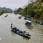 La fête de la Pagode des Parfums (Chua Huong) est l’un des festivals les plus célèbres du Nord. Photo: VNA