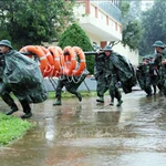 La province de Quang Tri a mobilisé plus de 5.000 officiers et soldats pour être en service, prêts à répondre aux situations durant le typhon Fengshen. Photo : VNA