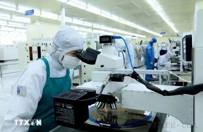 Production chez Hana Micron Vina, à capital 100 % sud-coréen. Photo: VNA 1.webp