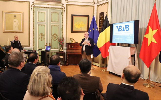 Tanguy Huybrechs-Tondreau, représentant de la BVA, a partagé l’objectif de BVA, prend la parole. 1.jpg
