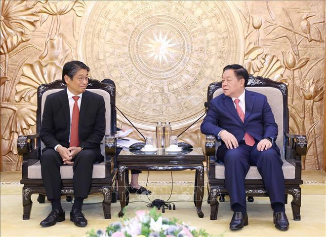 Nguyen Trong Nghia et l'ambassadeur japonais, Ito Naoki. Photo: VNA 2.jpg