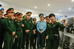 Exposition de photos en l’honneur de la victoire de Diên Biên Phu