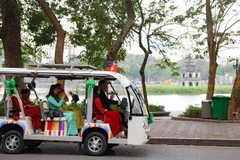 Entrée en service d'une ligne de voitures électriques Hoan Kiêm - Cité impériale de Thang Long