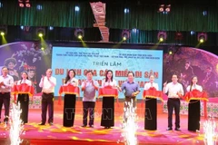 Ouverture de l’exposition de photos ''A travers les régions patrimoniales du Vietnam'' à Diên Biên Phu