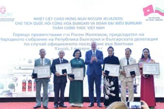  Le président de l'AN bulgare rencontre des Vietnamiens ayant étudié et travaillé en Bulgarie